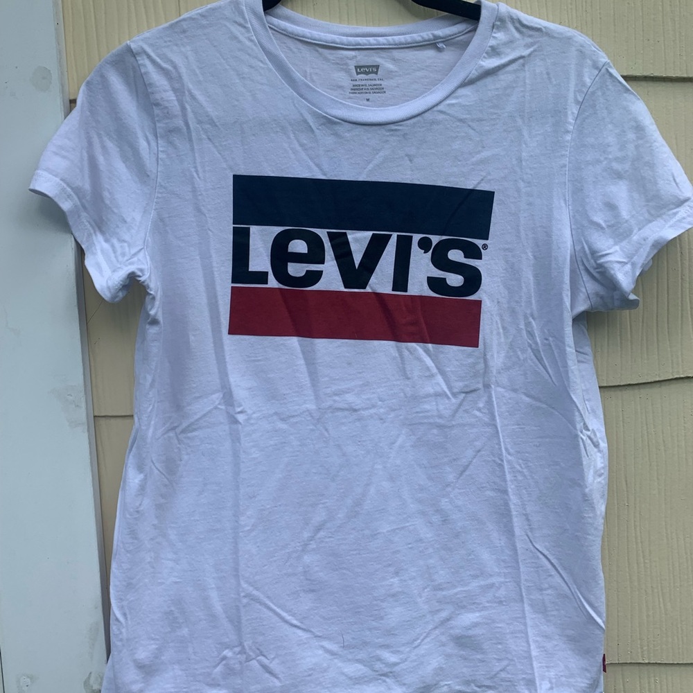 Levi’s t-shirt